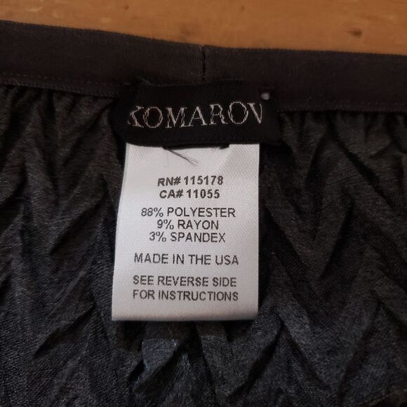 Komaron Medium Grey Textured Pleated Maxi Skirt with Front Slit - Picture 7 of 9